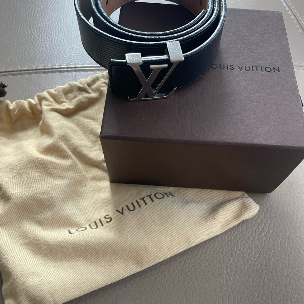 Louis Vuitton black leather belt with silver LV initials - Picture 2 of 8